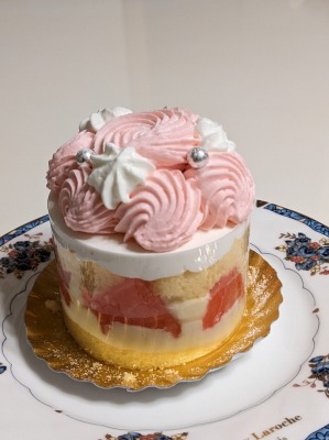 <ピネード>イチゴのケーキいろいろ 岡田浦駅のケーキ--ピネード イオンモールりんくう泉南店