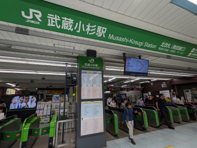 ���������w���ӂ̒��̗l�q