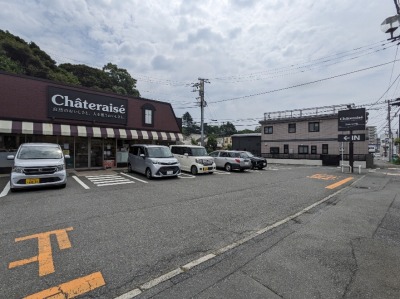 <シャトレーゼ>お店外観 新大津駅周辺のケーキ--シャトレーゼ 横須賀北久里浜店