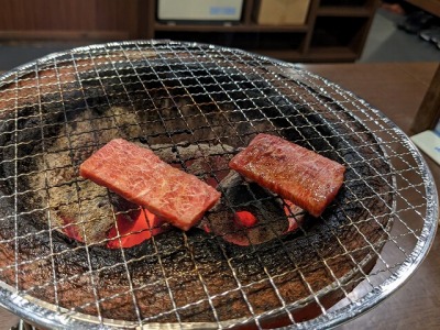 <牛繁>七輪の上 鷺ノ宮駅の焼肉--牛繁 鷺宮店