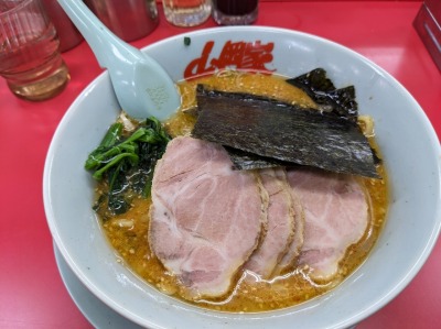 <ラーメン山岡家>特製味噌チャーシュー麺 河口湖駅の豚骨ラーメン--ラーメン山岡家 フォレスト河口湖店