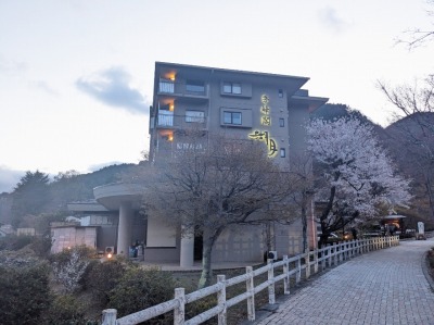 <秀峰閣 湖月>ホテル外観 河口湖駅のホテル--秀峰閣 湖月