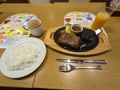 <ココス>ビーフハンバーグステーキ 六実駅のファミレス--ココス 松戸六高台店