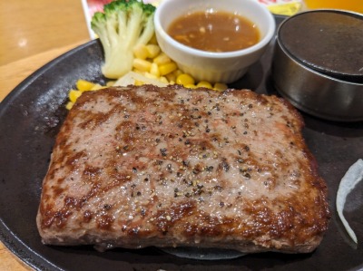 <ココス>ビーフハンバーグステーキ 六実駅のファミレス--ココス 松戸六高台店