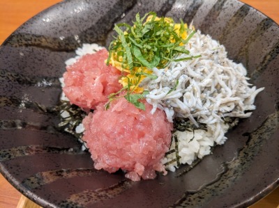 <ココス>まぐろたたき&しらす丼 六実駅のファミレス--ココス 松戸六高台店