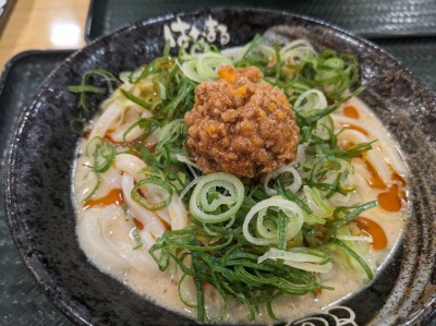 <はなまるうどん>白ごま坦々 光の森駅の讃岐うどん--はなまるうどん アンビー熊本店