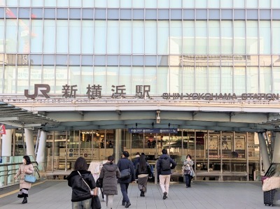 �V���l�w���ӂ̒��̗l�q