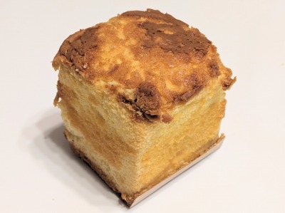<治一郎>バターカステラ 横浜駅のバウムクーヘン--治一郎 ジョイナス店