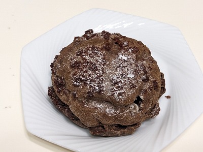 <ビアードパパ>クッキーアンドクリームシュー 鶴岡駅周辺のシュークリーム--ビアードパパ 鶴岡S-MALL店