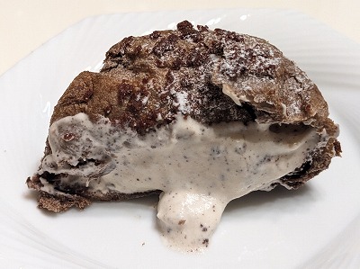 <ビアードパパ>クッキーアンドクリームシュー 南浦和駅周辺のシュークリーム--ビアードパパ JR南浦和西口店