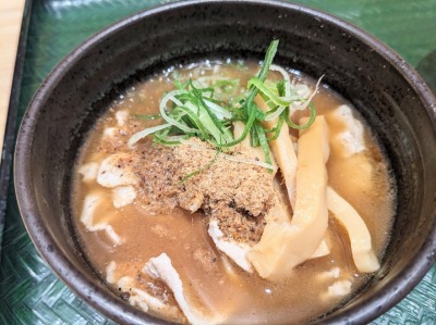 <はなまるうどん>魚介豚骨つけ麺 茶屋ヶ坂駅の讃岐うどん--はなまるうどん アピタ千代田橋店