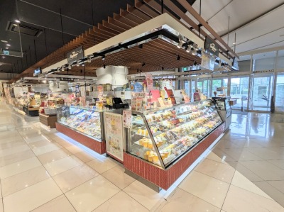 <銀座コージーコーナー>お店外観 辻堂駅周辺のケーキ--銀座コージーコーナー テラスモール湘南