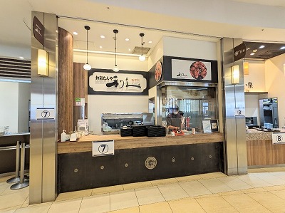 <ららぽーと横浜>フードコート 鴨居駅のショッピングモール--ららぽーと横浜