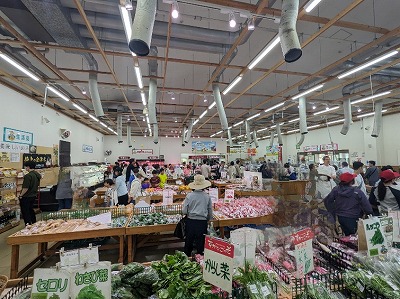 <すかなごっそ>外観 三崎口駅のJA直売所--すかなごっそ