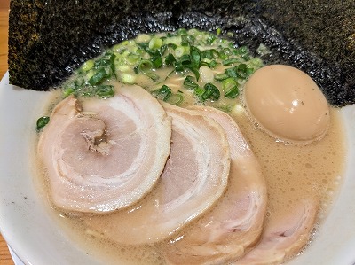 <がっとん>MAXラーメン 鶴見駅の九州とんこつラーメン--がっとん 京急鶴見店