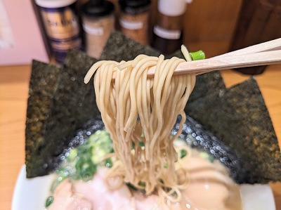 <がっとん>MAXラーメン 鶴見駅の九州とんこつラーメン--がっとん 京急鶴見店