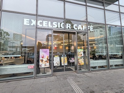 <エクセルシオールカフェ>お店外観 川崎駅のカフェ--エクセルシオールカフェ 川崎フロンティアビル店