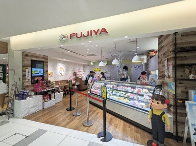 <不二家>お店外観 川崎駅のケーキ--不二家 アトレ川崎店