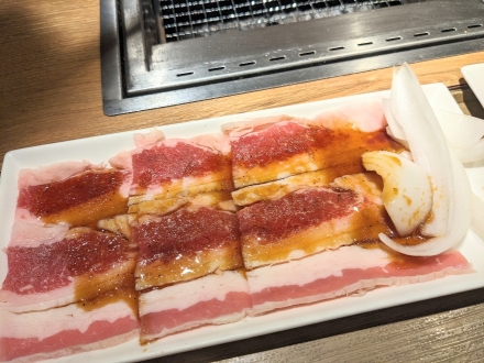 <焼肉ライク>牛バラホルモンセット 新宿駅の焼肉--焼肉ライク 新宿西口店