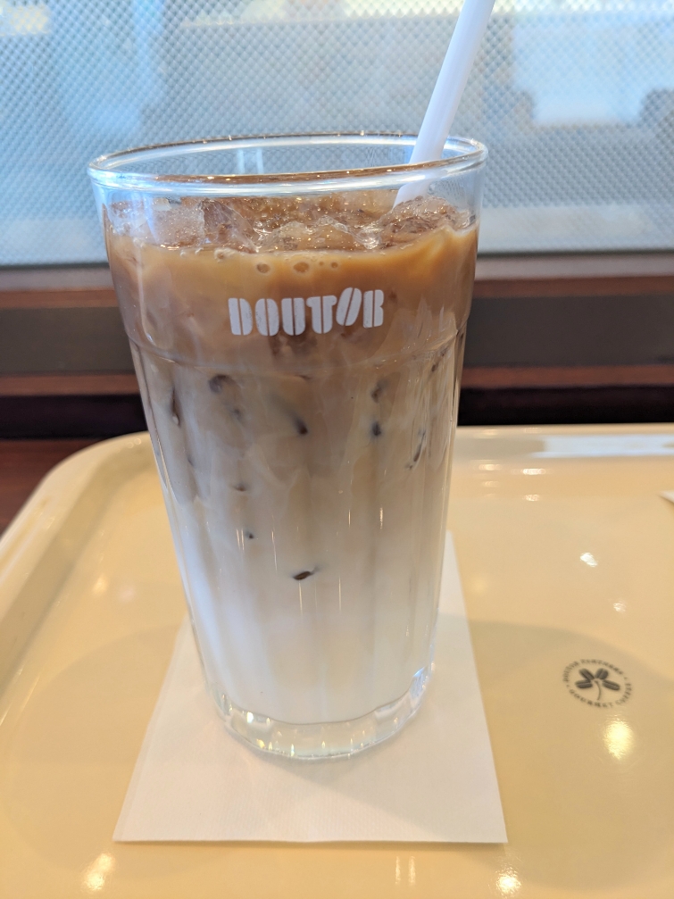 <ドトールコーヒーショップ>カフェ・ラテ 鶴川駅のカフェ--ドトールコーヒーショップ 鶴川店