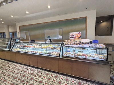 <キャトル>お店外観 学芸大学駅のケーキ--キャトル 柿の木坂本店