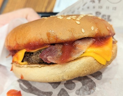 <バーガーキング>ダブルベーコンチーズバーガー せんげん台駅の直火焼ハンバーガー--バーガーキング せんげん台駅西口店