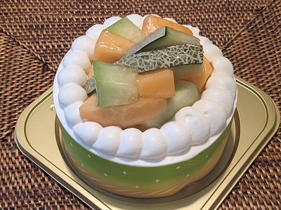 <銀座コージーコーナー>2種メロンのデコレーション 鳩ヶ谷駅のケーキ--銀座コージーコーナー 川口直売