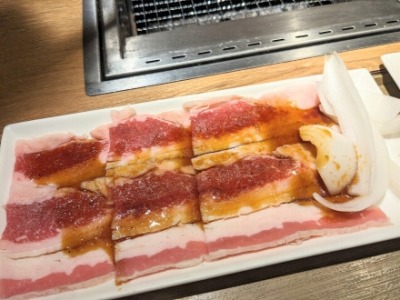 <焼肉ライク>牛バラホルモンセット 伏見駅の焼肉--焼肉ライク 名古屋伏見店