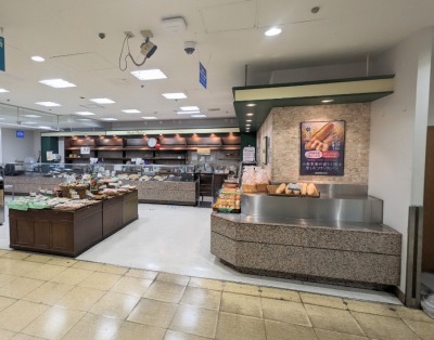 <麻布十番モンタボー>お店外観 大船駅周辺のパン屋さん--麻布十番モンタボー 西友大船店