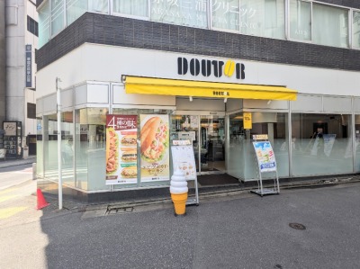 <ドトールコーヒーショップ>お店外観 溜池山王駅のカフェ--ドトールコーヒーショップ 赤坂2丁目店