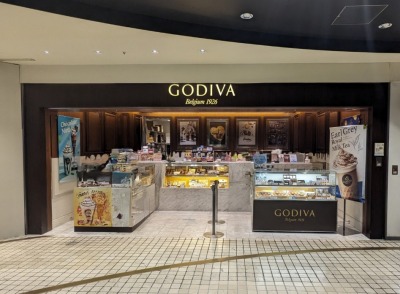<ゴディバ>お店外観 横浜駅のチョコレート--ゴディバ 横浜ジョイナス店