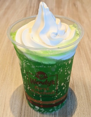 <ウェンディーズ・ファーストキッチン>クリームソーダ 外苑前駅のハンバーガー--ウェンディーズ・ファーストキッチン 外苑前店