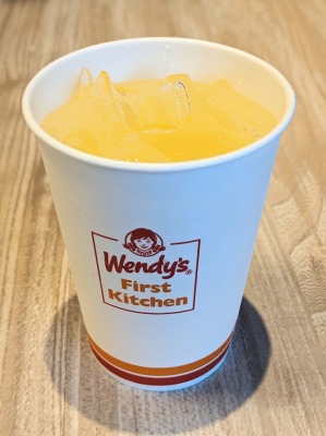 <ウェンディーズ・ファーストキッチン>レモネード 外苑前駅のハンバーガー--ウェンディーズ・ファーストキッチン 外苑前店