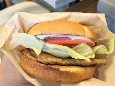 <ウェンディーズ・ファーストキッチン>ブレックファーストサンド 外苑前駅のハンバーガー--ウェンディーズ・ファーストキッチン 外苑前店