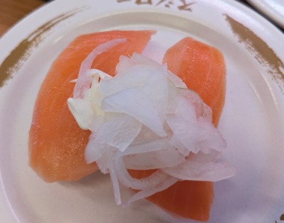 <スシロー>オニオンサーモン 尻手駅周辺の回転寿司--スシロー 川崎南幸町店