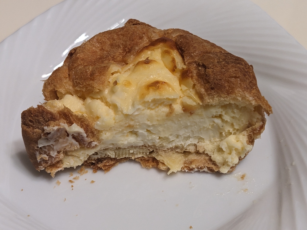 <ビアードパパ>焼きチーズケーキシュー 谷山駅周辺のシュークリーム--ビアードパパ イオンモール鹿児島店