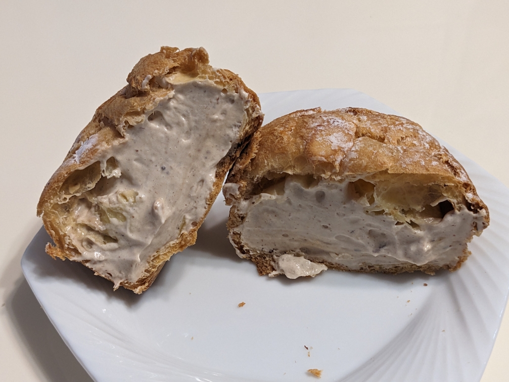 <ビアードパパ>渋皮栗のモンブランシュー 秋葉原駅周辺のシュークリーム--ビアードパパ ヨドバシAkiba店