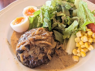 <ロイヤルホスト>煮込み黒×黒ハンバーグランチ 蒲生四丁目駅周辺のファミリーレストラン--ロイヤルホスト 蒲生店