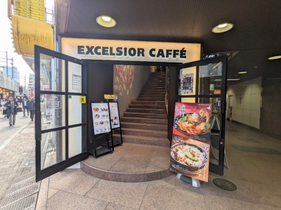 <エクセルシオールカフェ>お店外観 神田駅周辺のカフェ--エクセルシオールカフェ 神田北口店