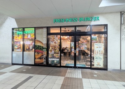 <フレッシュネスバーガー>お店外観 武蔵小杉駅周辺のハンバーガー--フレッシュネスバーガー 武蔵小杉東急スクエア店