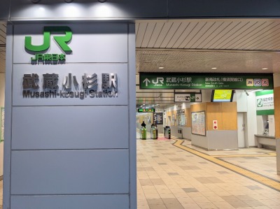 ���������w���ӂ̒��̗l�q