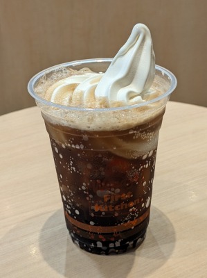 <ウェンディーズ・ファーストキッチン>コーラフロート なんば駅周辺のハンバーガー--ウェンディーズ・ファーストキッチン 難波戎橋店