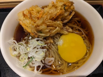 <いろり庵きらく>かき揚げ天玉そば 上尾駅周辺の立ち食いソバ--いろり庵きらく 上尾