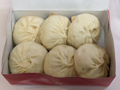 <551蓬莱>豚まん 川西能勢口駅周辺の豚まん--551蓬莱 川西阪急店