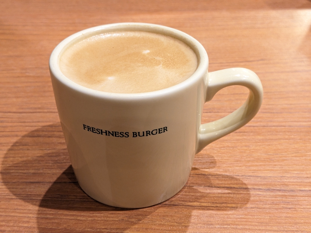 <フレッシュネスバーガー>カフェラテ 新御徒町駅周辺のハンバーガー--フレッシュネスバーガー 東上野店