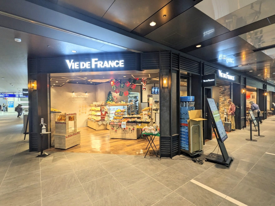 <ヴィ・ド・フランス>お店外観 羽田空港第1ターミナル駅周辺のパン屋さん--ヴィ・ド・フランス 羽田空港店