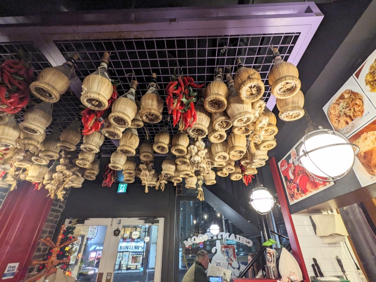 <ガーリックジョーズ>お店外観 石川町駅周辺のニンニク料理--ガーリックジョーズ 元町店