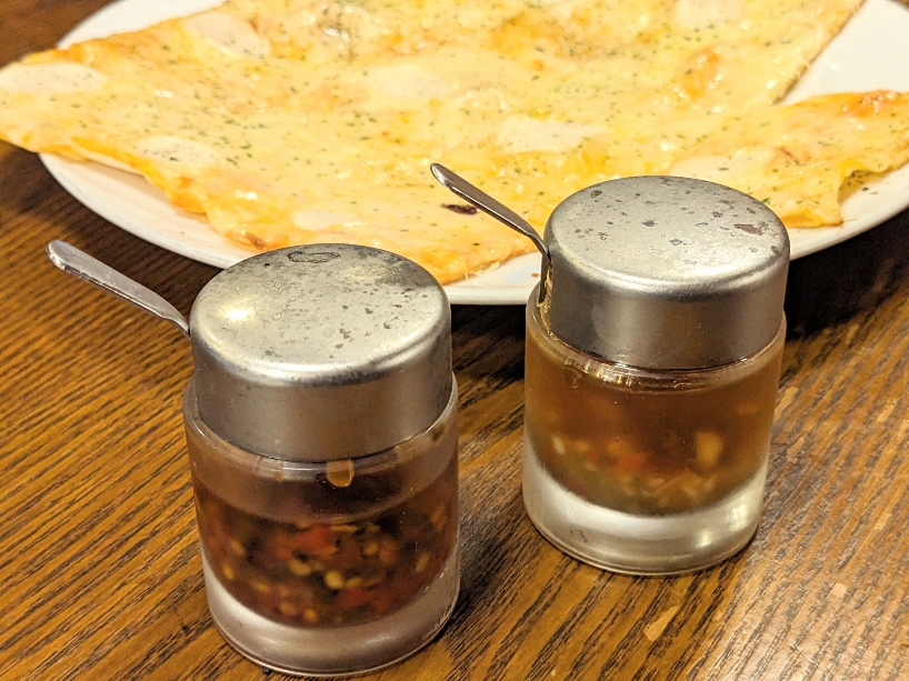 <ガーリックジョーズ>名物!オリジナルガーリックピザ 石川町駅周辺のニンニク料理--ガーリックジョーズ 元町店