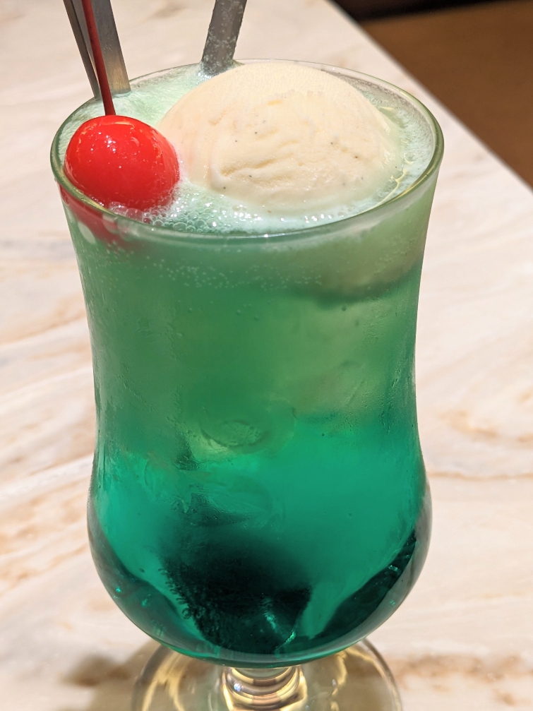 Vhwӂ̃J[--{O[@NEWoManVhX