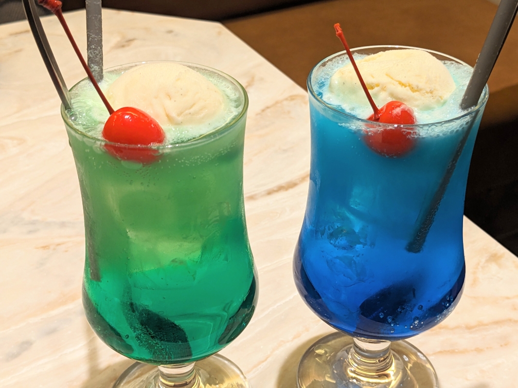 Vhwӂ̃J[--{O[@NEWoManVhX